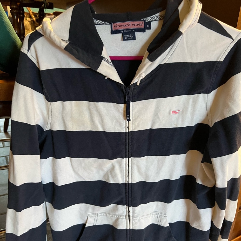 Vineyard vines full zip hoodie. Size M